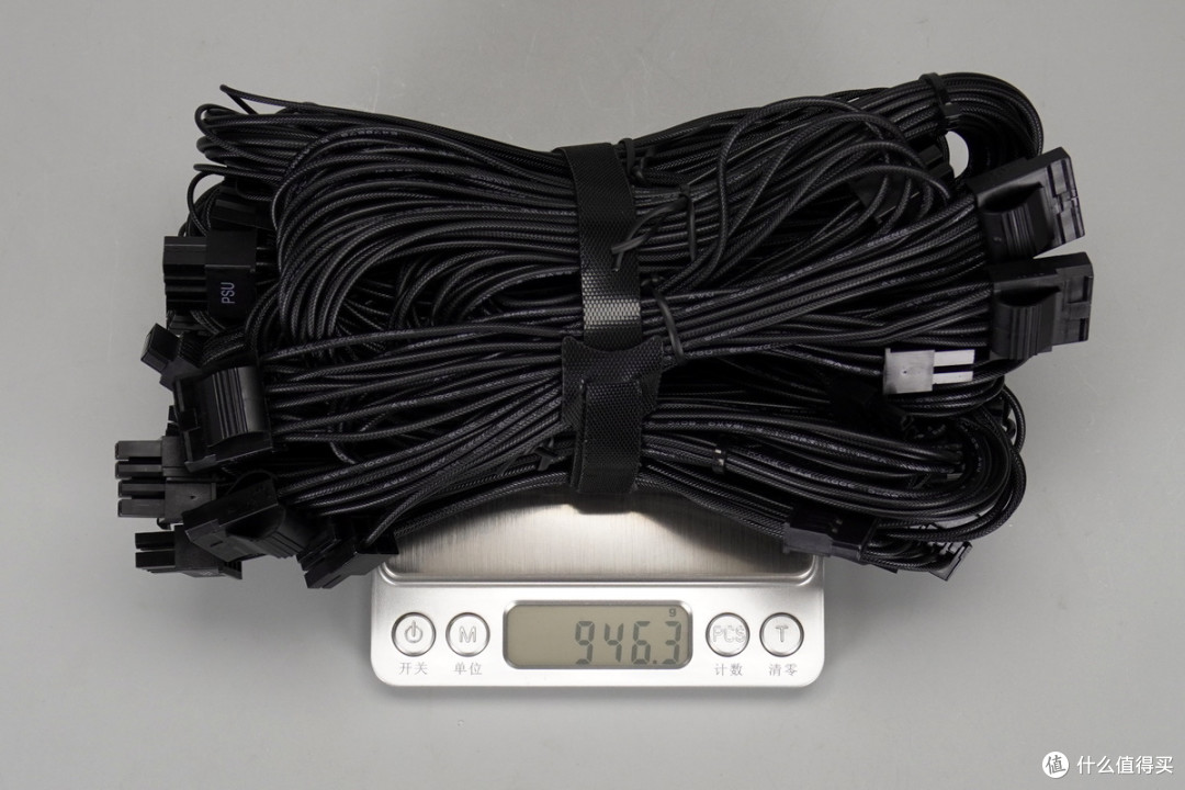 双PCIe5.1接口配置,曜越科技1200W金牌全模组碳化硅电脑电源拆解