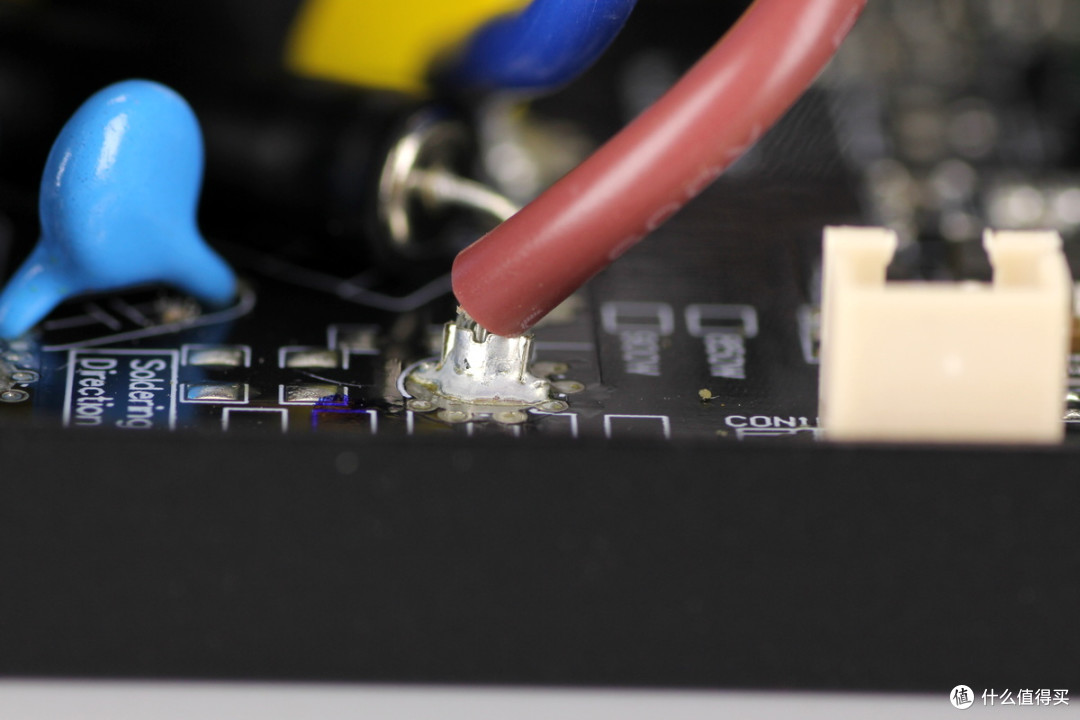 双PCIe5.1接口配置,曜越科技1200W金牌全模组碳化硅电脑电源拆解