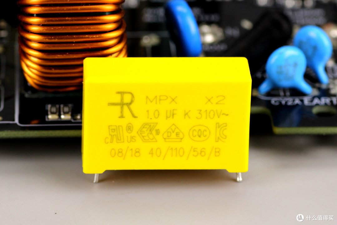 双PCIe5.1接口配置,曜越科技1200W金牌全模组碳化硅电脑电源拆解