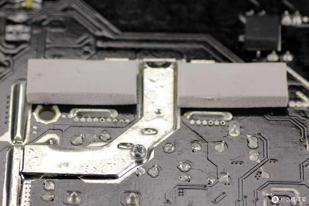 双PCIe5.1接口配置,曜越科技1200W金牌全模组碳化硅电脑电源拆解