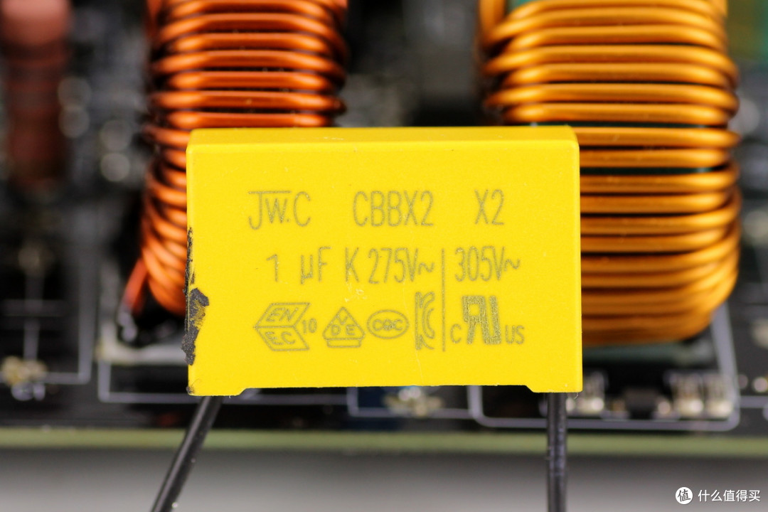 双PCIe5.1接口配置,曜越科技1200W金牌全模组碳化硅电脑电源拆解