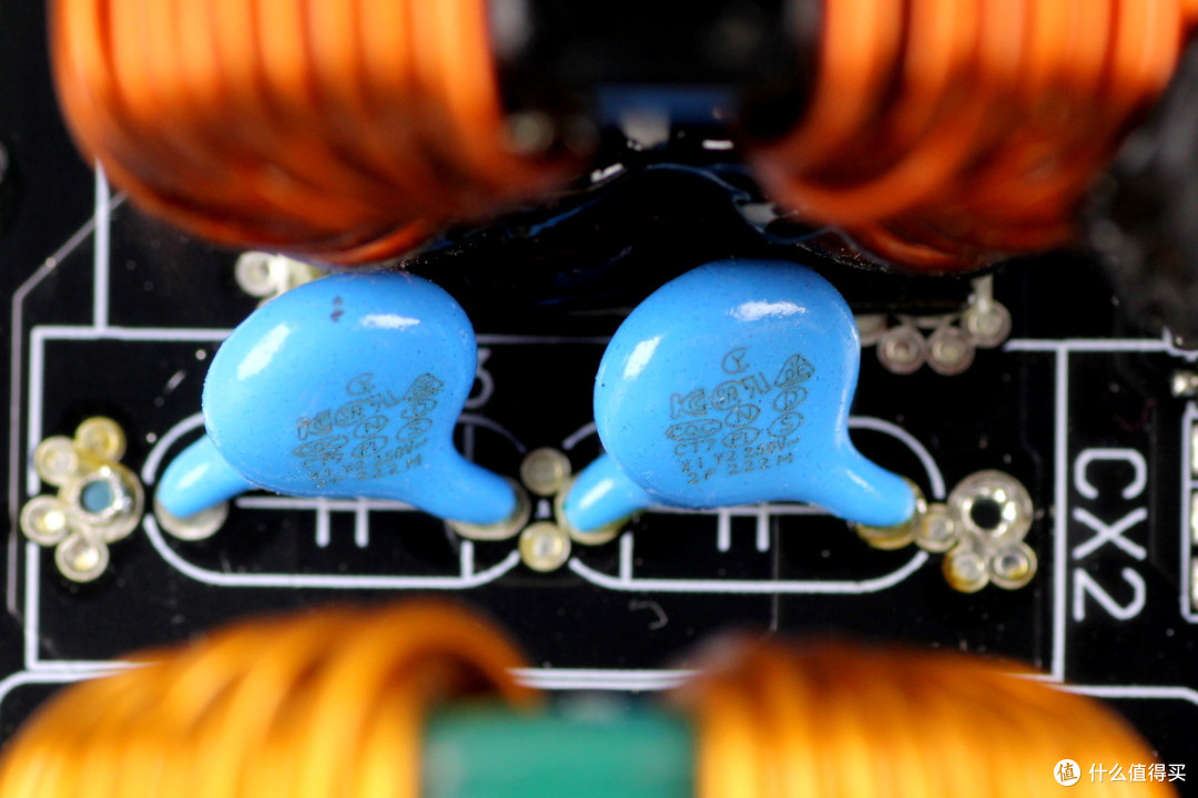 双PCIe5.1接口配置,曜越科技1200W金牌全模组碳化硅电脑电源拆解