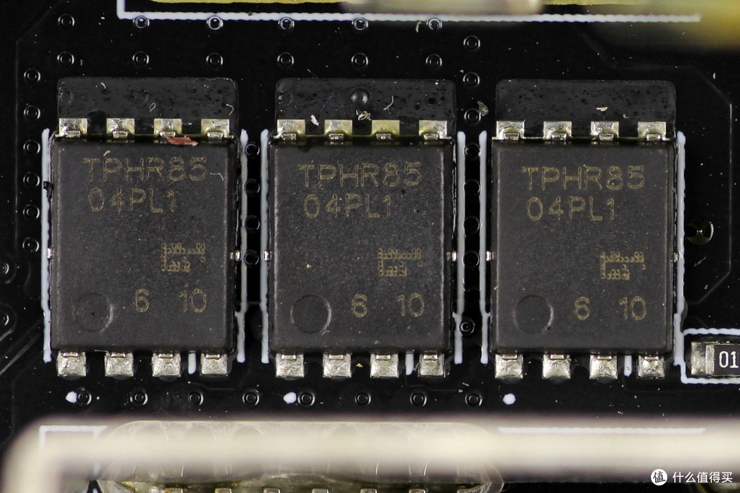 双PCIe5.1接口配置,曜越科技1200W金牌全模组碳化硅电脑电源拆解