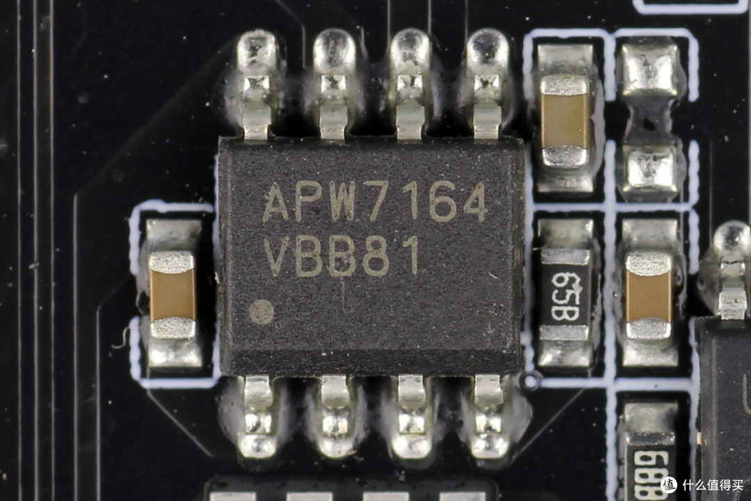 双PCIe5.1接口配置,曜越科技1200W金牌全模组碳化硅电脑电源拆解