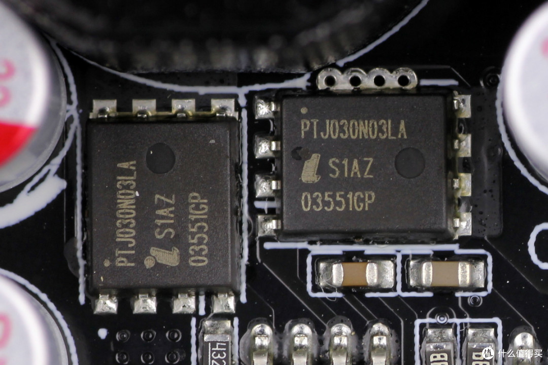 双PCIe5.1接口配置,曜越科技1200W金牌全模组碳化硅电脑电源拆解
