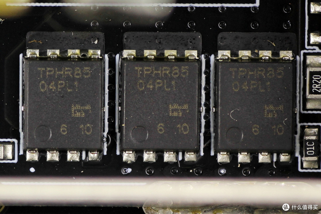 双PCIe5.1接口配置,曜越科技1200W金牌全模组碳化硅电脑电源拆解