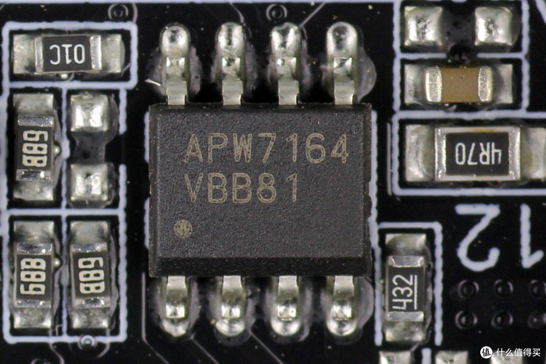 双PCIe5.1接口配置,曜越科技1200W金牌全模组碳化硅电脑电源拆解