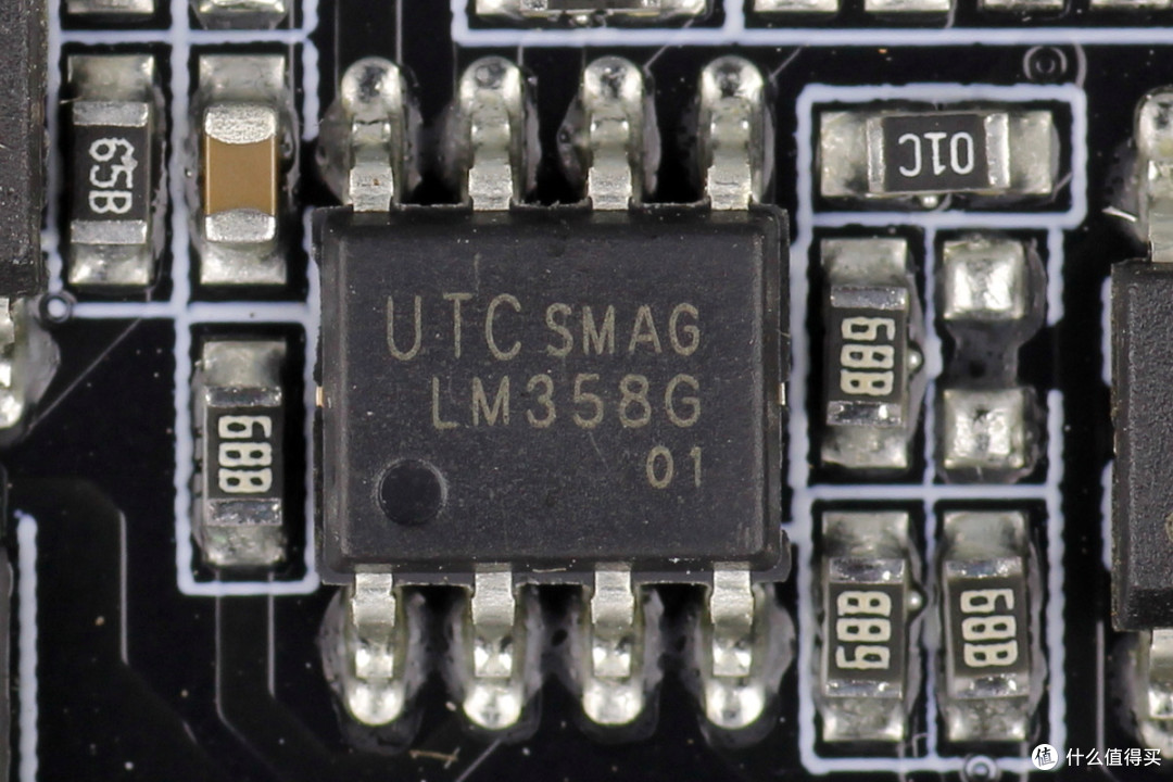 双PCIe5.1接口配置,曜越科技1200W金牌全模组碳化硅电脑电源拆解