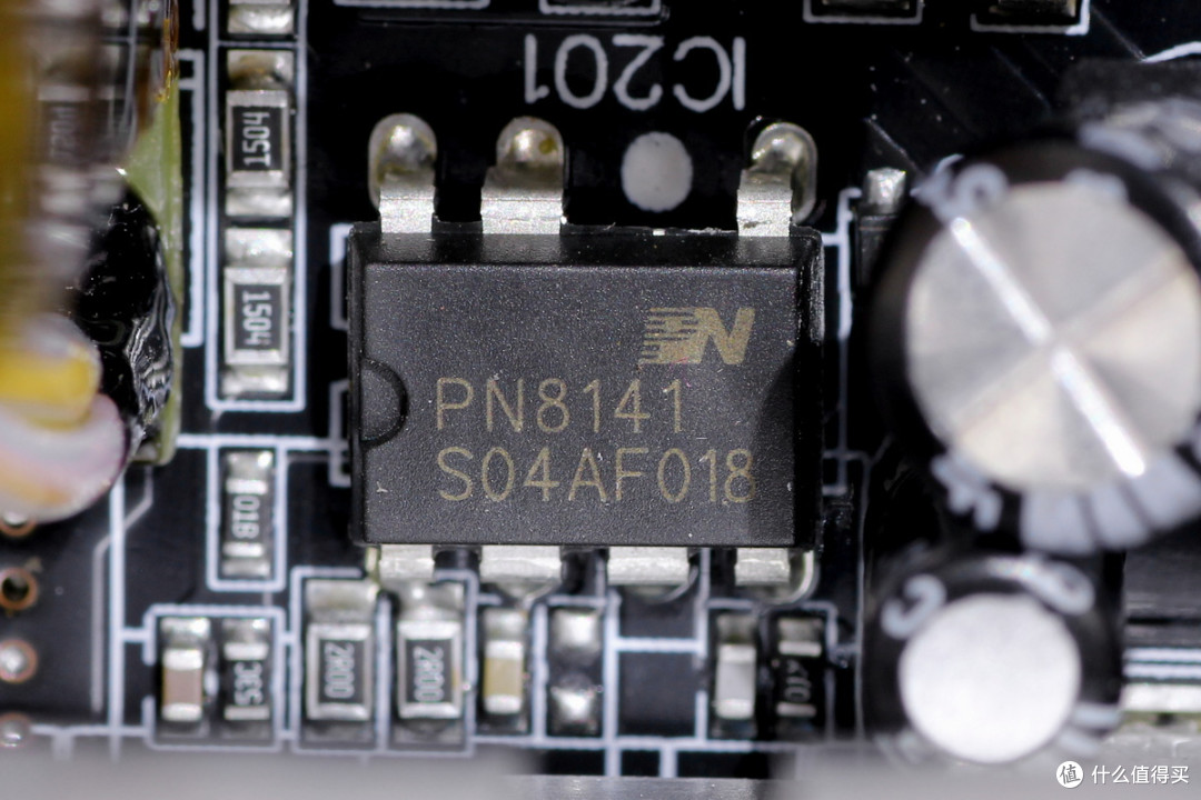 双PCIe5.1接口配置,曜越科技1200W金牌全模组碳化硅电脑电源拆解