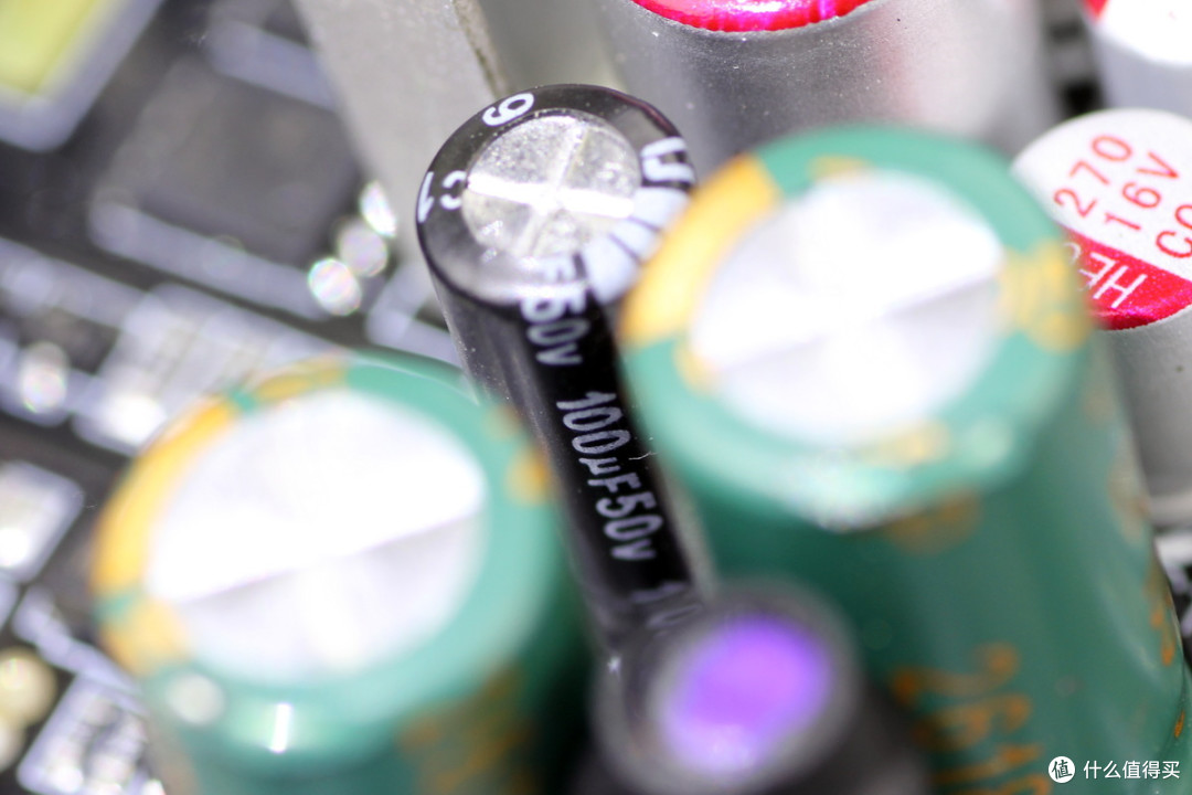 双PCIe5.1接口配置,曜越科技1200W金牌全模组碳化硅电脑电源拆解