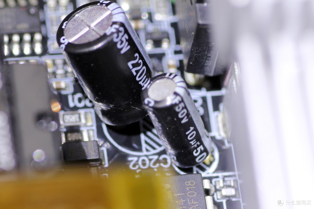 双PCIe5.1接口配置,曜越科技1200W金牌全模组碳化硅电脑电源拆解