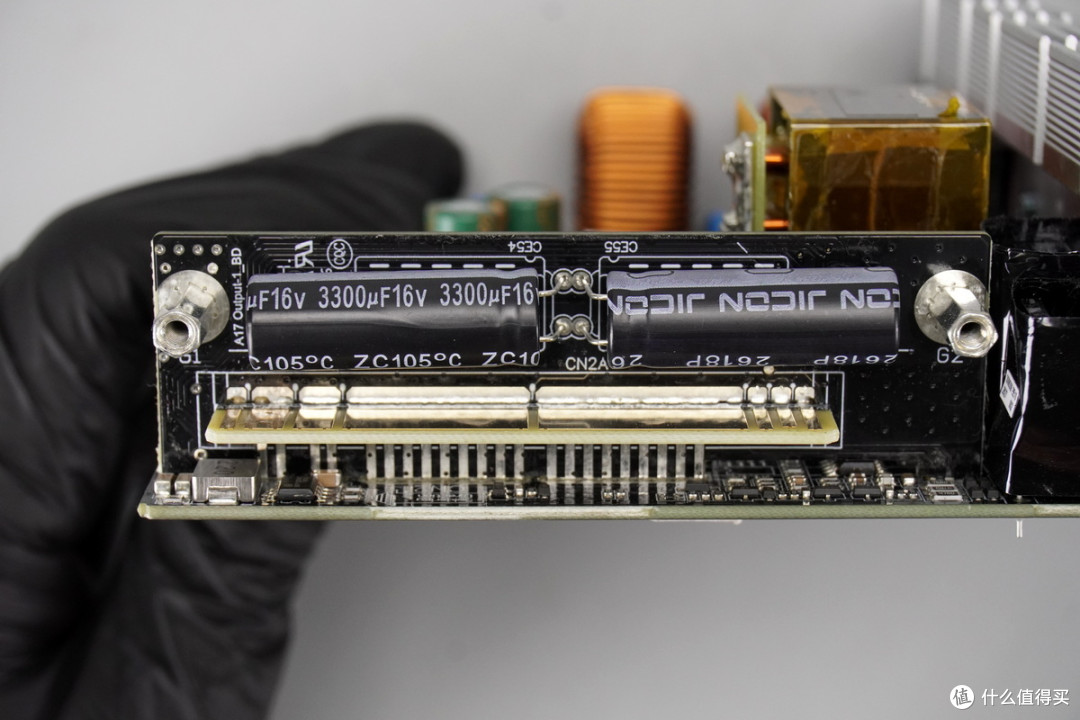双PCIe5.1接口配置,曜越科技1200W金牌全模组碳化硅电脑电源拆解