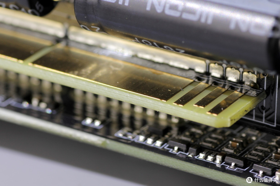 双PCIe5.1接口配置,曜越科技1200W金牌全模组碳化硅电脑电源拆解