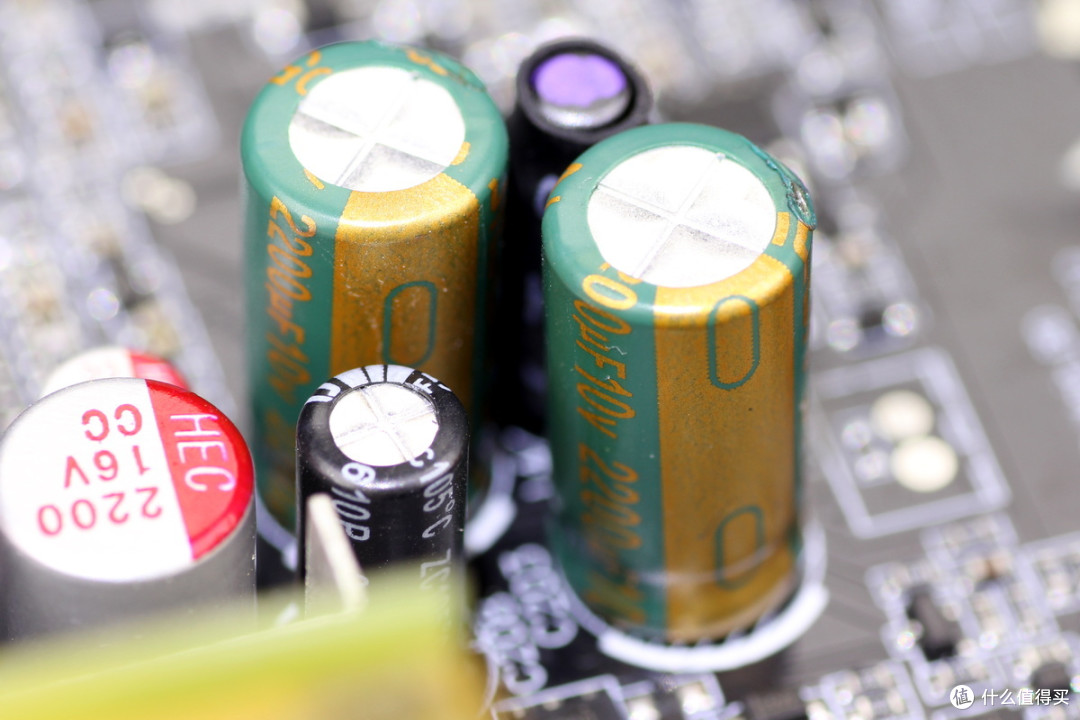 双PCIe5.1接口配置,曜越科技1200W金牌全模组碳化硅电脑电源拆解