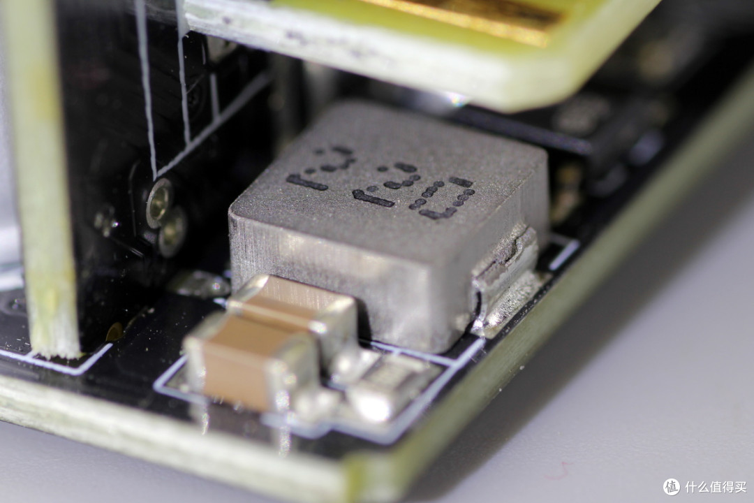 双PCIe5.1接口配置,曜越科技1200W金牌全模组碳化硅电脑电源拆解