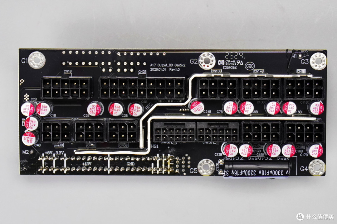 双PCIe5.1接口配置,曜越科技1200W金牌全模组碳化硅电脑电源拆解