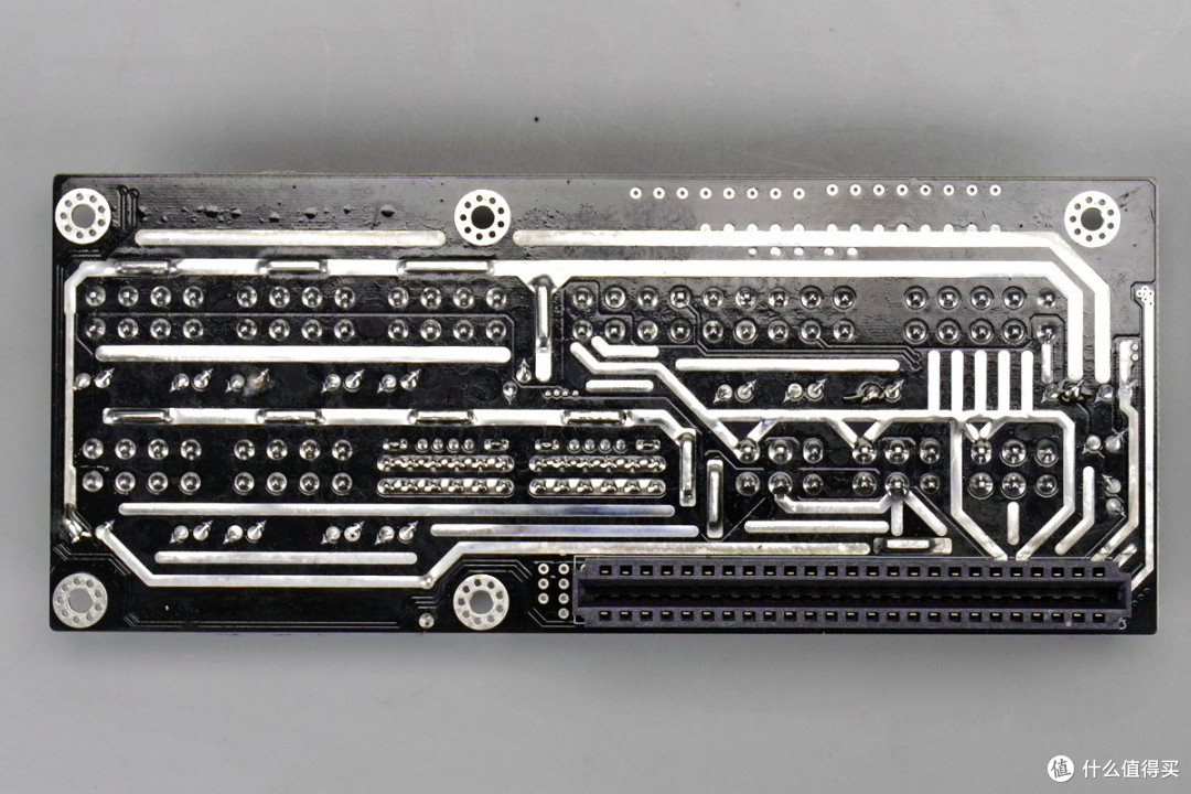 双PCIe5.1接口配置,曜越科技1200W金牌全模组碳化硅电脑电源拆解