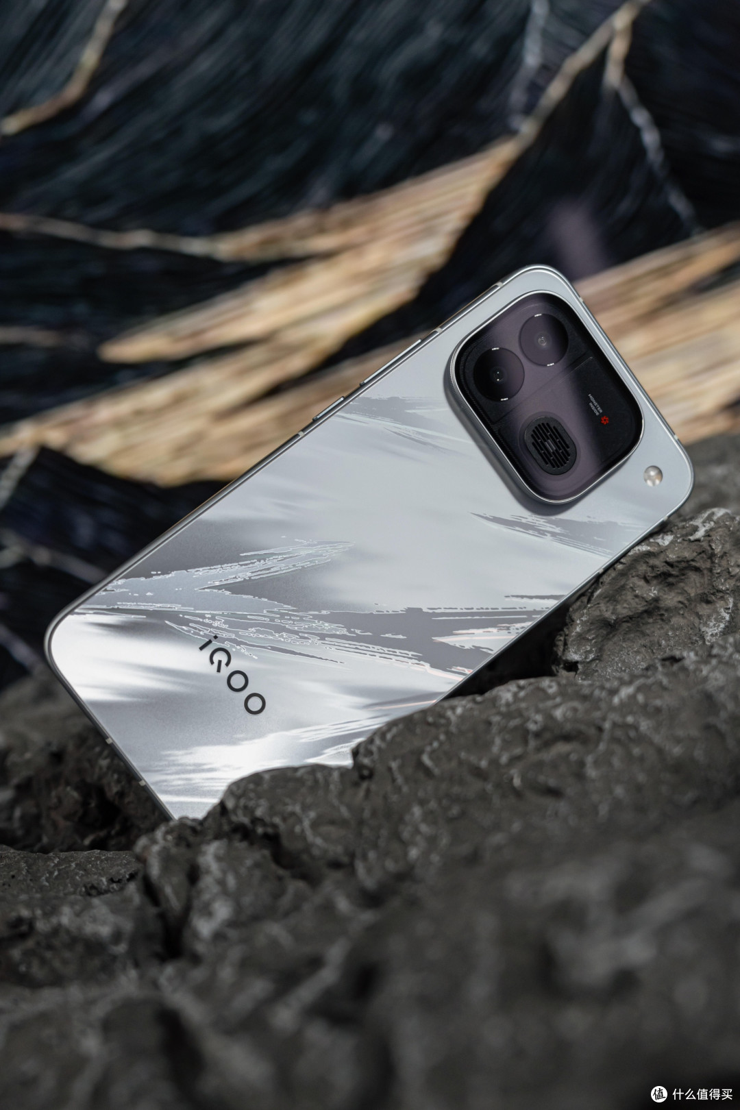 内置风扇加持,iQOO Neo12能否终结手游发热焦虑?