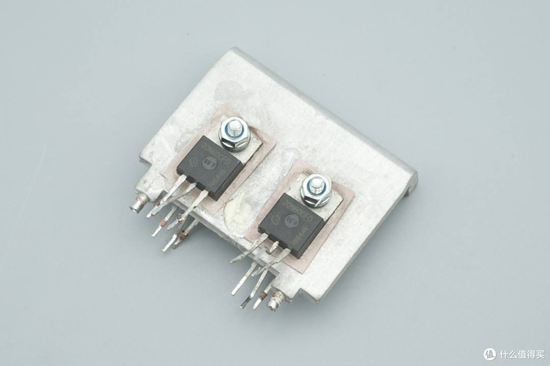 专为惠普Z820工作站设计,台达850W碳化硅工作站电源拆解