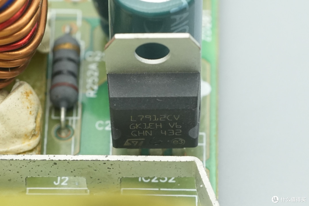专为惠普Z820工作站设计,台达850W碳化硅工作站电源拆解