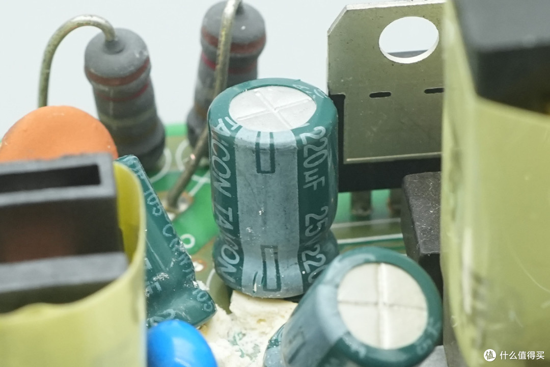 专为惠普Z820工作站设计,台达850W碳化硅工作站电源拆解