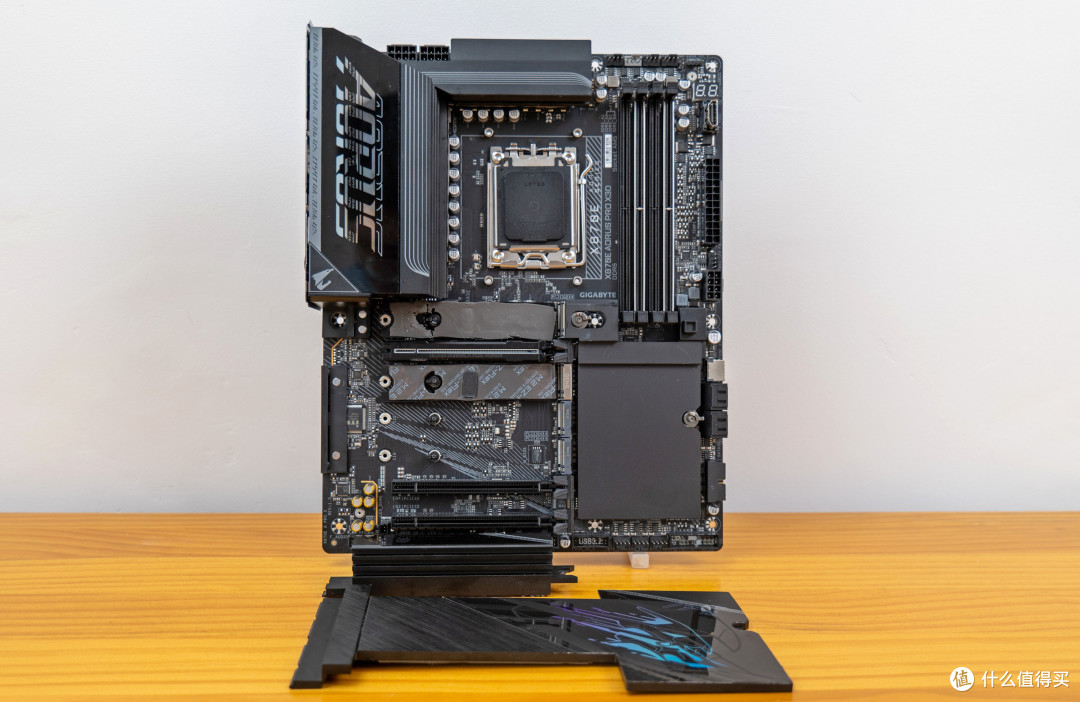 你玩明白 AMD X3D 了吗？技嘉 X870E AORUS PRO X3D 主板使用体验