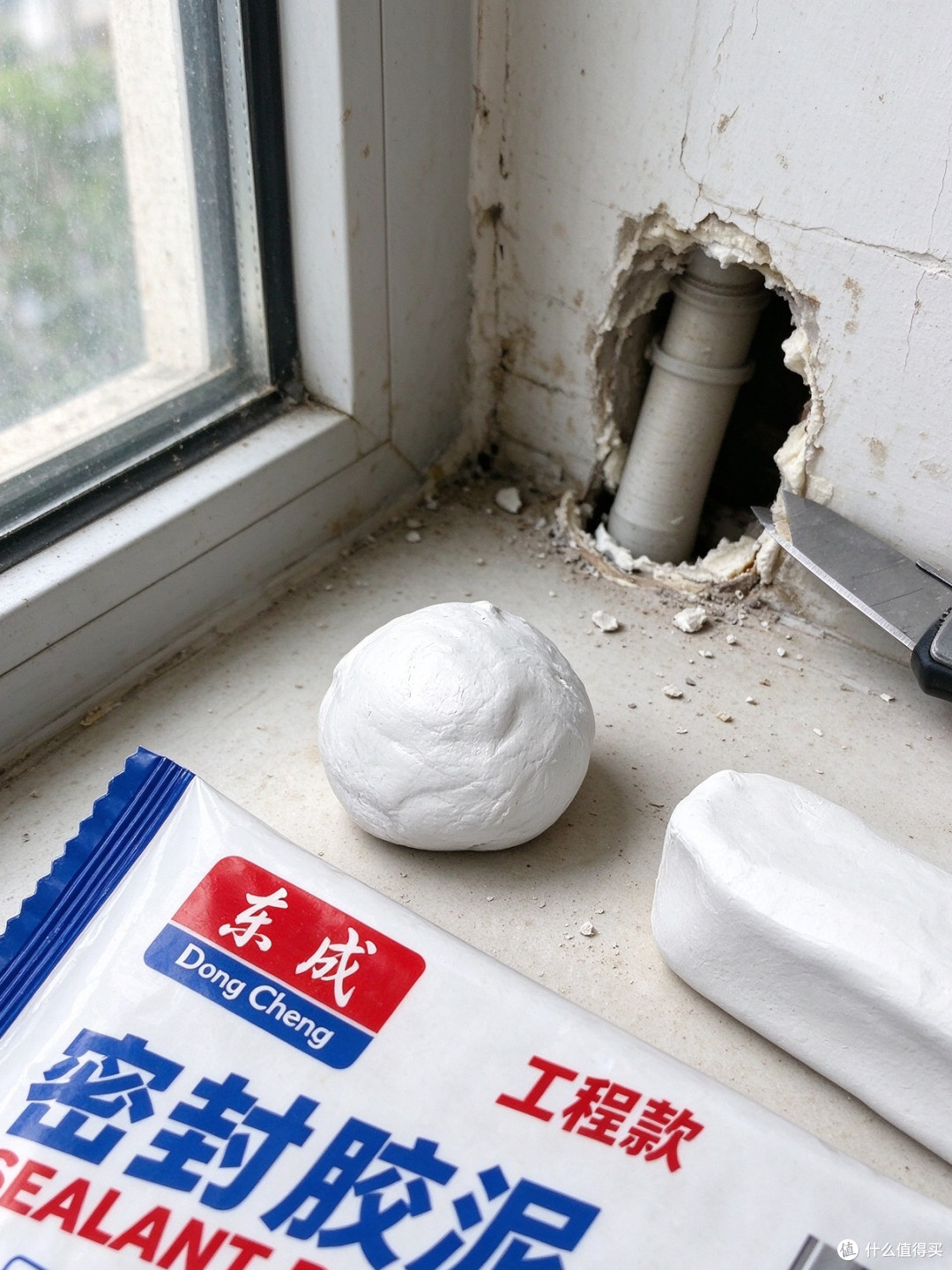 空调孔那个缝，不堵等于给老鼠留了条路