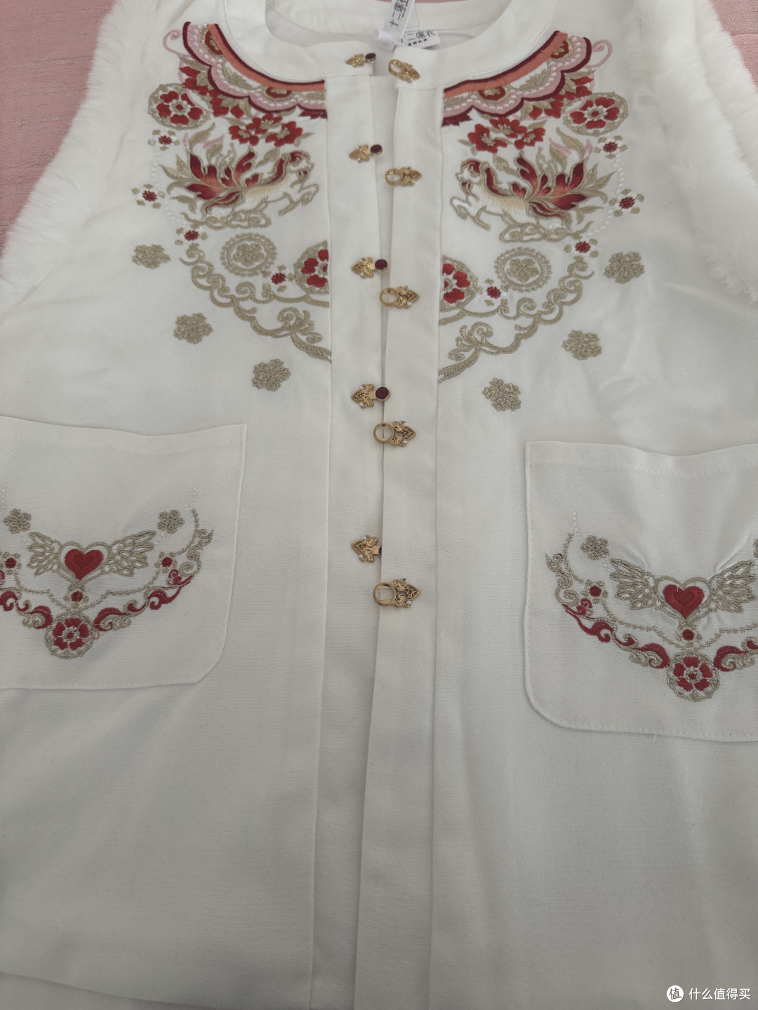 冬日汉服刚需|重工飞马绣花加绒明制比甲,红白两色氛围感拉满
