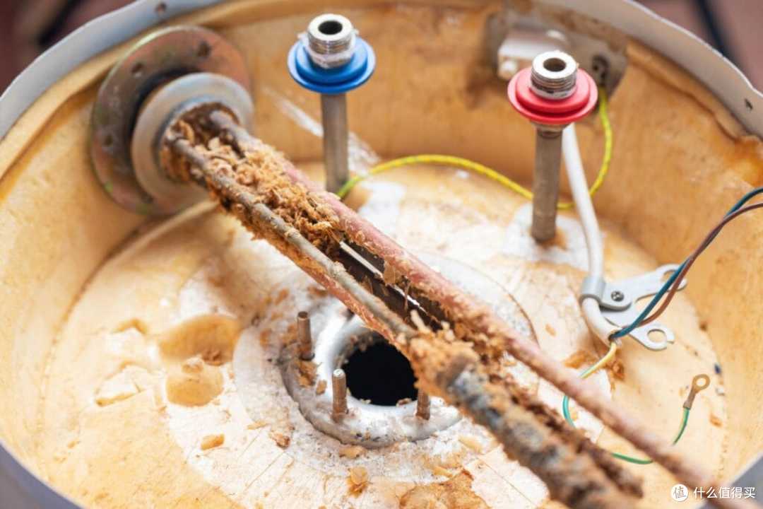 热水器镁棒自己换:洗澡水发黄这事,25块就解决了