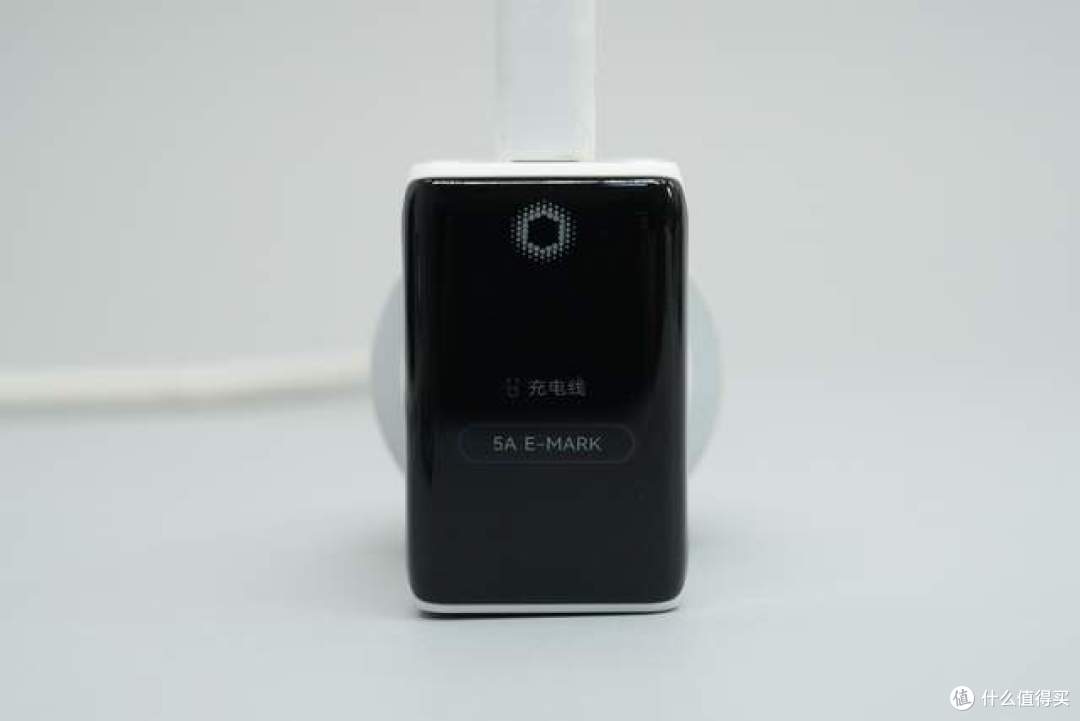 能看功率还能认机型测线材！海赛力70W智显氮化镓充电器拆解