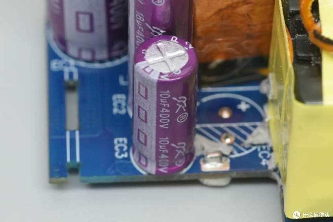 能看功率还能认机型测线材！海赛力70W智显氮化镓充电器拆解