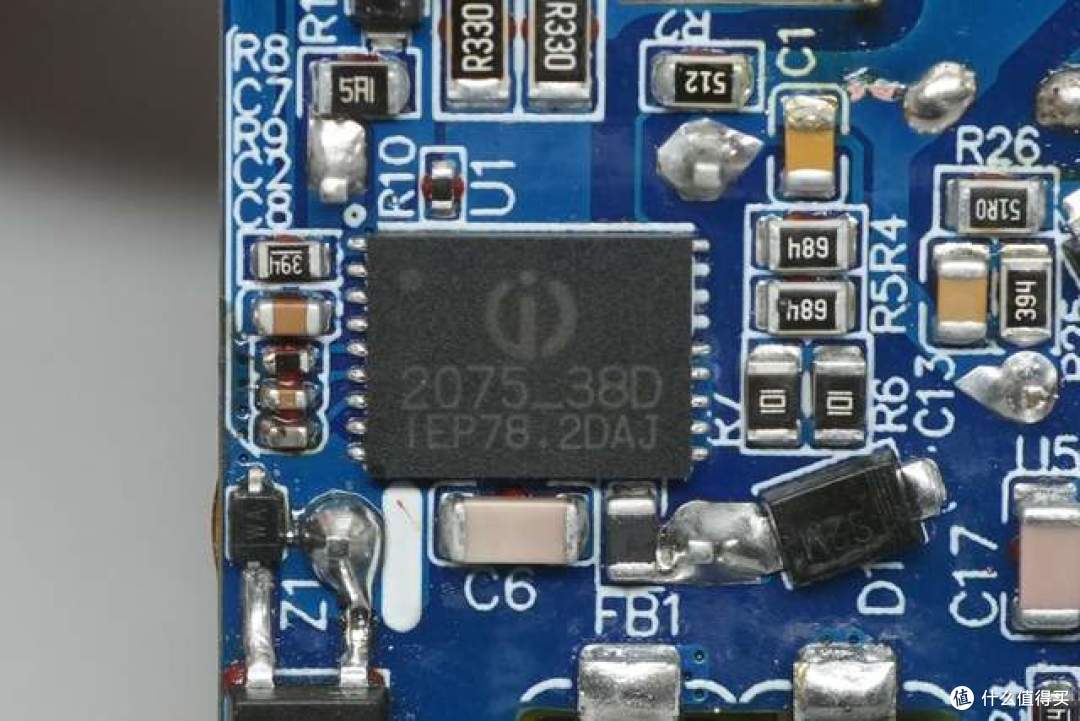 能看功率还能认机型测线材！海赛力70W智显氮化镓充电器拆解