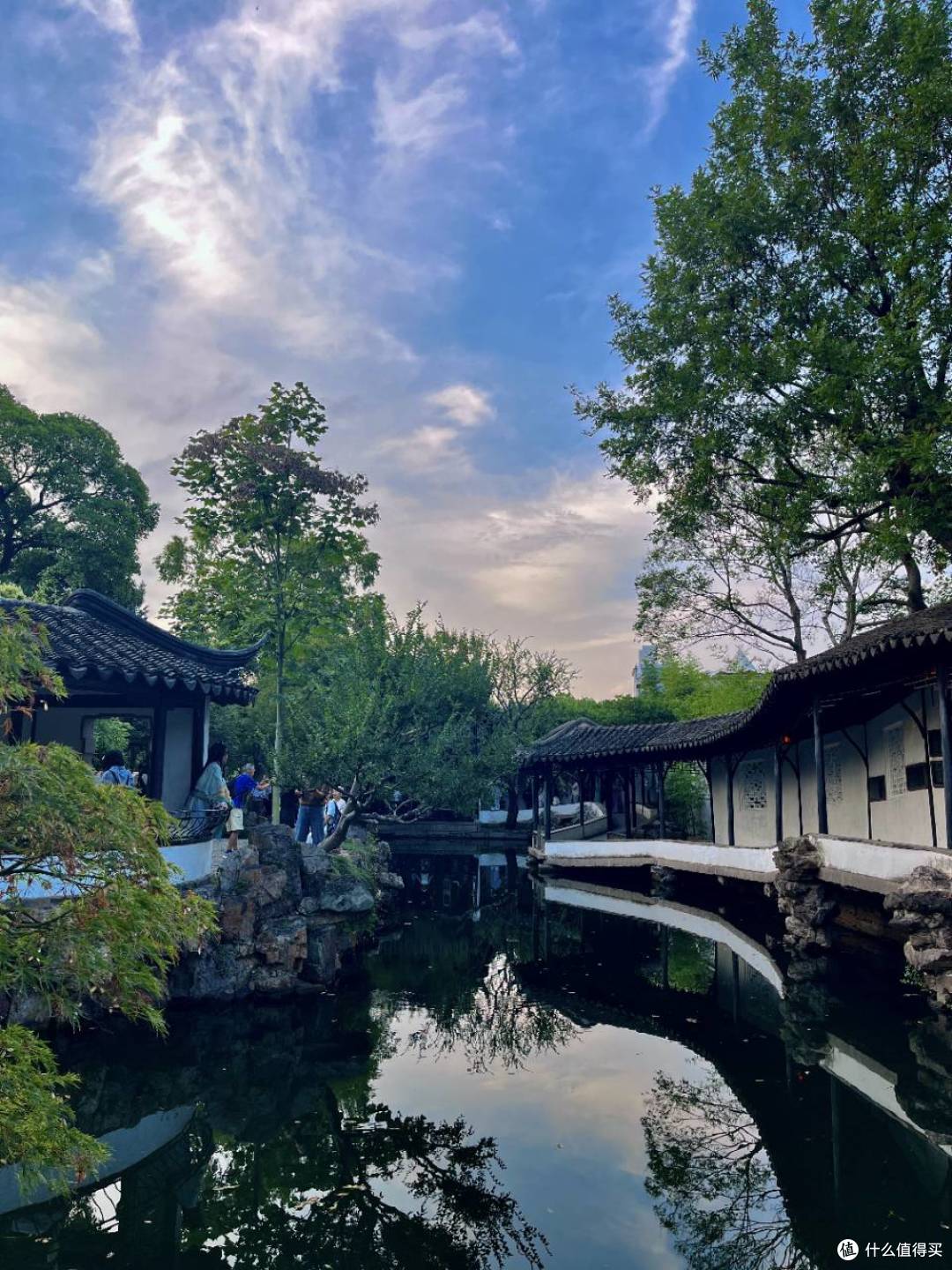 借一阵晚风与流云，在寻常光景里寻一份松弛