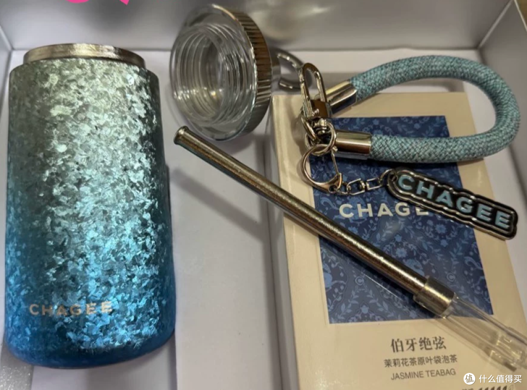 大量霸王茶姬9月生日礼流入二手鱼，钛杯三件套卖82，你看值不值