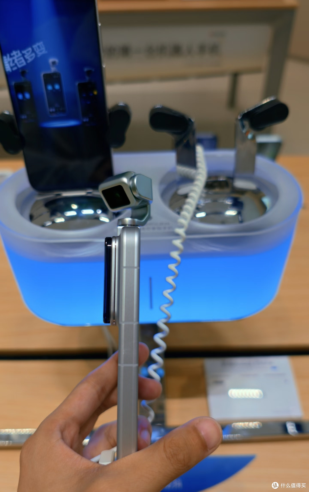 荣耀Robot Phone,噱头拉满,产品并不成熟