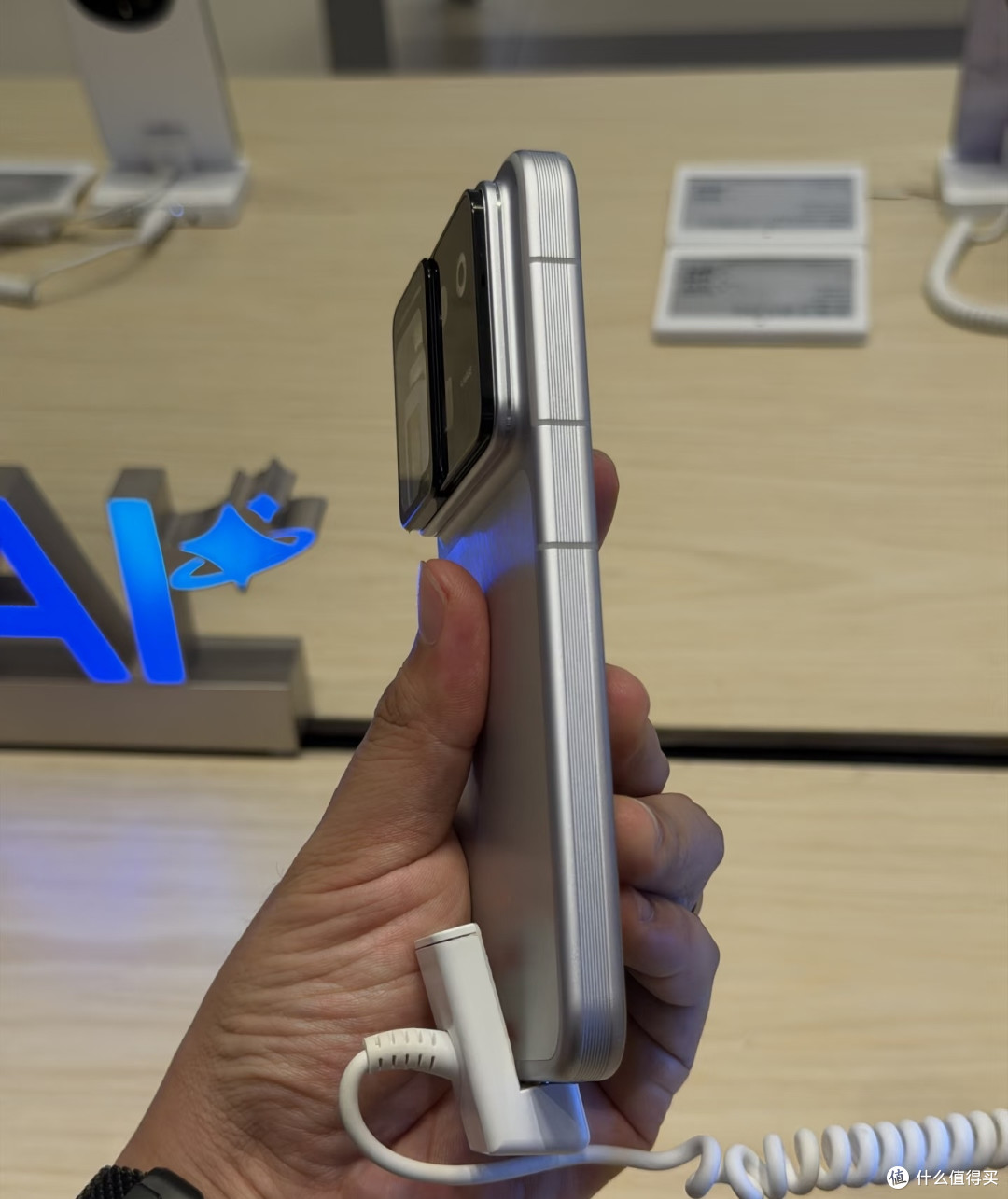 荣耀Robot Phone,噱头拉满,产品并不成熟