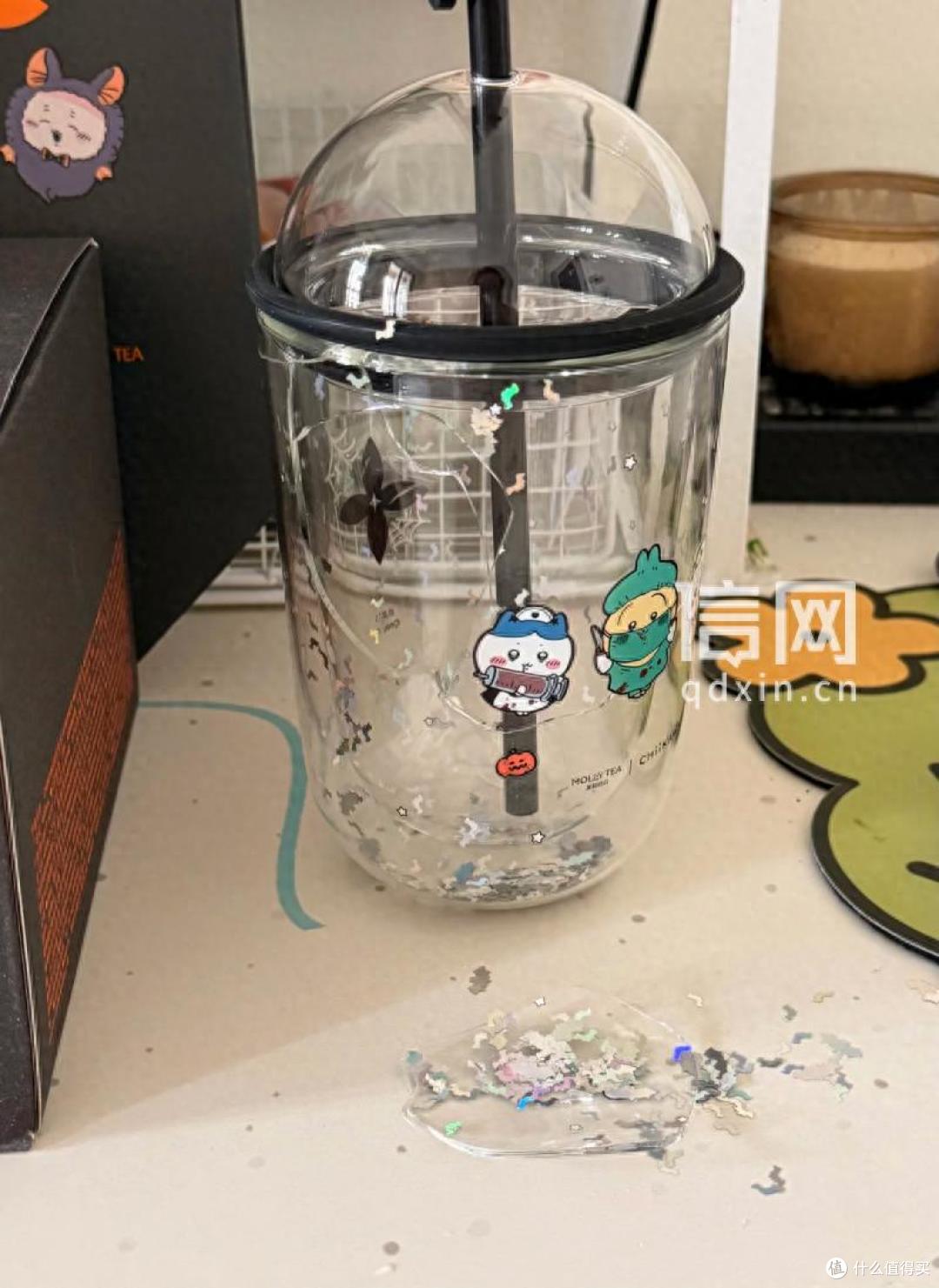 茉莉奶白联名玻璃杯上市当天遭消费者集中反映易碎划手