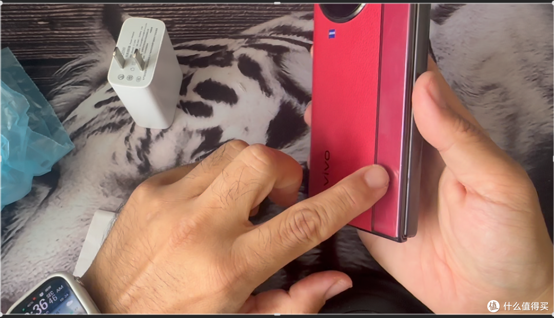 【探长拼好机】百元捡漏美女一手自带香味vivo X Fold2大折叠!