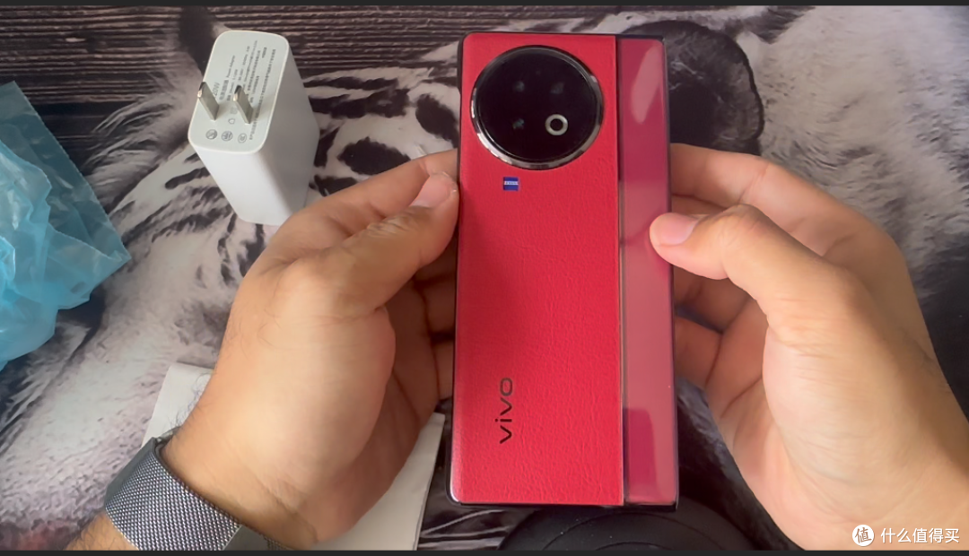 【探长拼好机】百元捡漏美女一手自带香味vivo X Fold2大折叠!