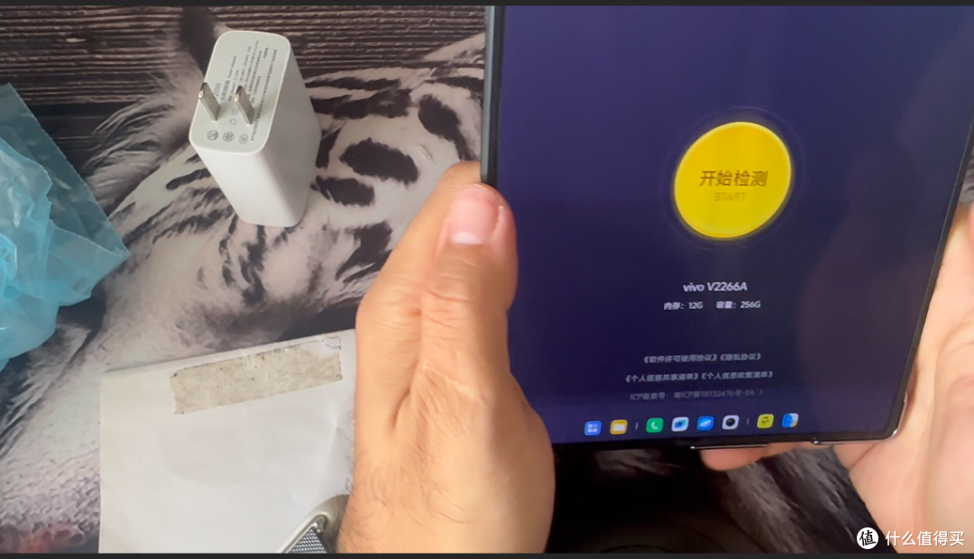 【探长拼好机】百元捡漏美女一手自带香味vivo X Fold2大折叠!