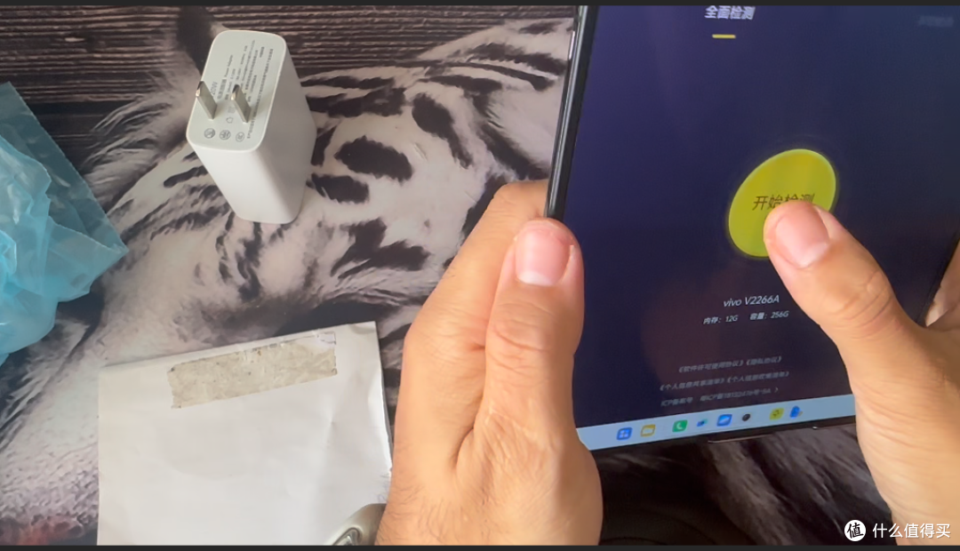 【探长拼好机】百元捡漏美女一手自带香味vivo X Fold2大折叠!
