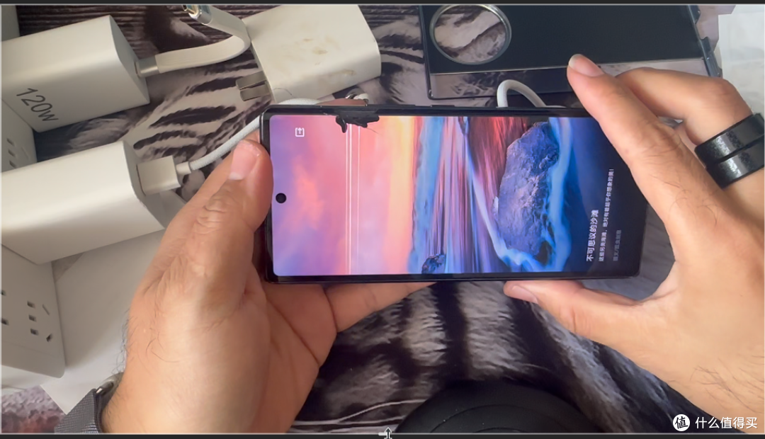 【探长拼好机】百元捡漏美女一手自带香味vivo X Fold2大折叠!