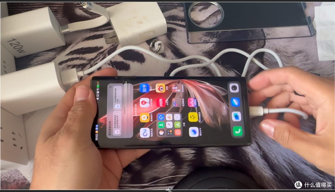 【探长拼好机】百元捡漏美女一手自带香味vivo X Fold2大折叠!