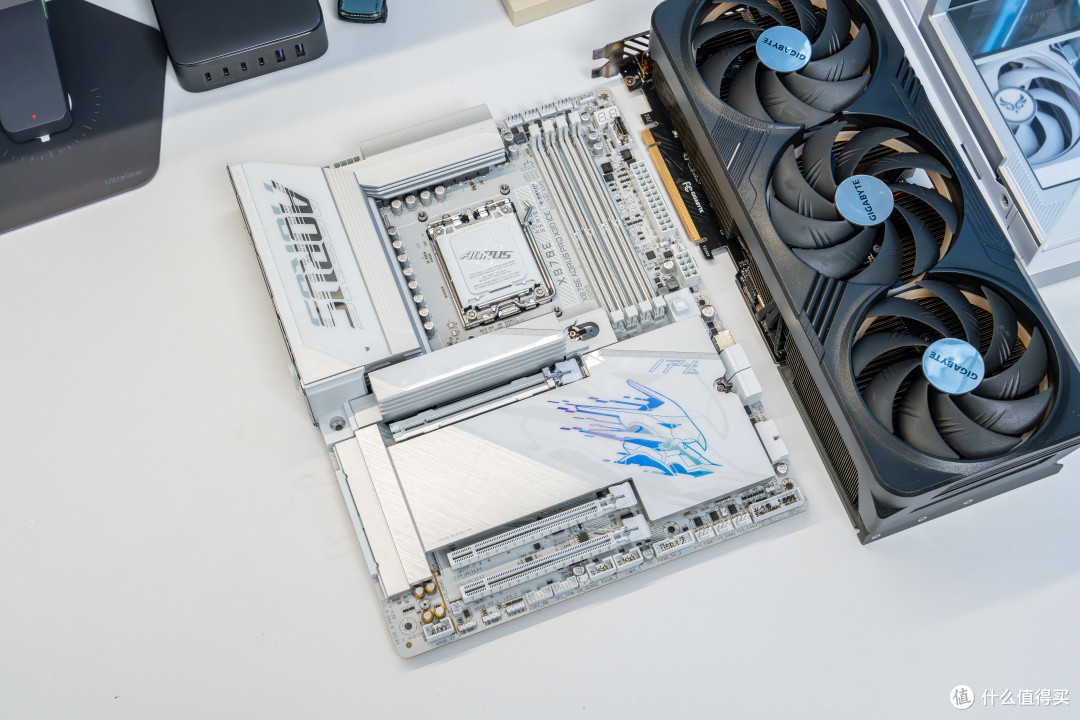 不想折腾也能榨干9800X3D？技嘉X870E X3D 电竞冰雕装机实测