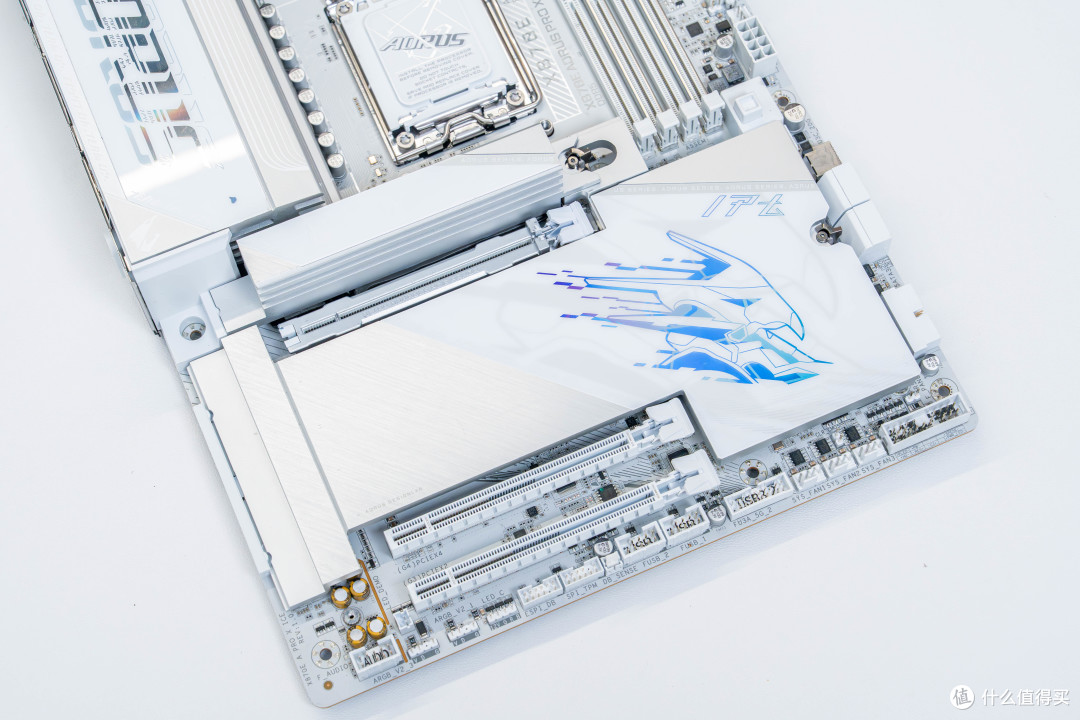 不想折腾也能榨干9800X3D？技嘉X870E X3D 电竞冰雕装机实测