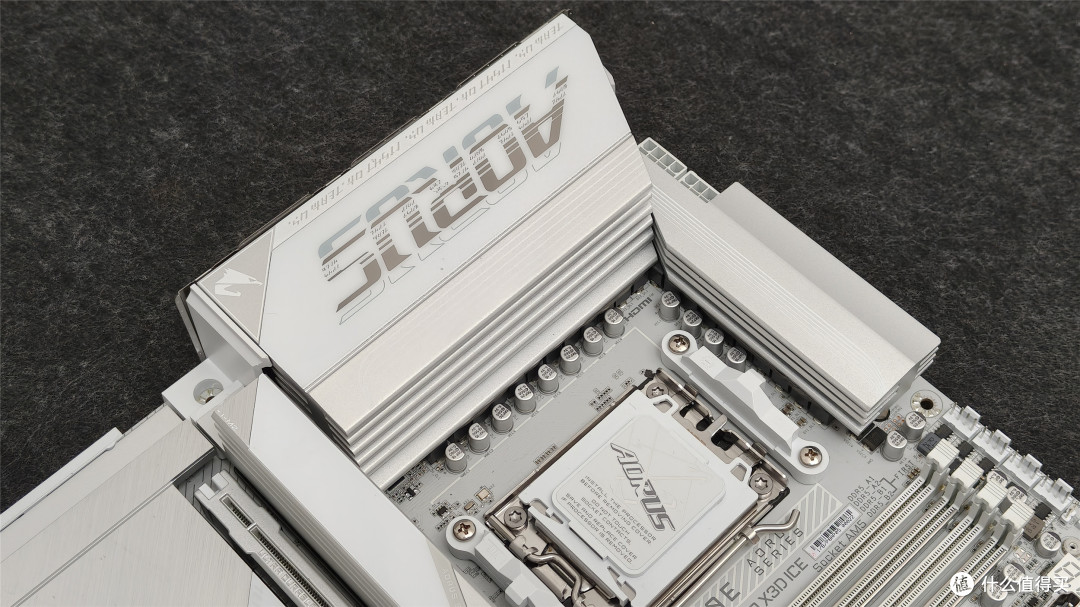 技嘉X870E X3D电竞冰雕主板评测:颜值和性能,这次我全都要!