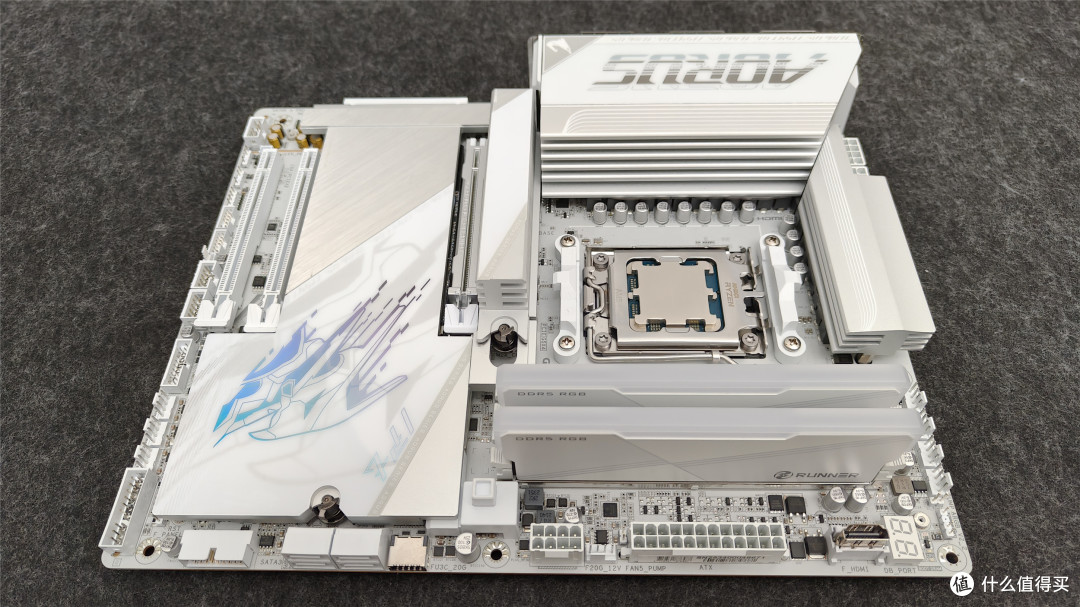 技嘉X870E X3D电竞冰雕主板评测:颜值和性能,这次我全都要!