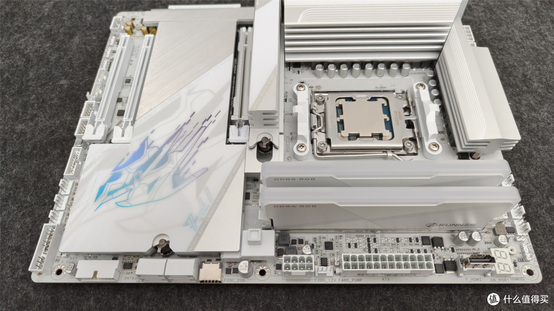 技嘉X870E X3D电竞冰雕主板评测:颜值和性能,这次我全都要!