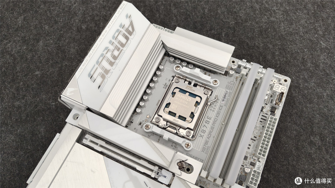 技嘉X870E X3D电竞冰雕主板评测:颜值和性能,这次我全都要!