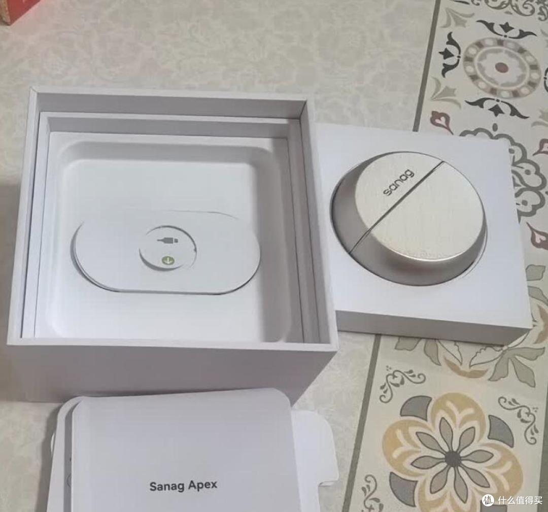 耳机界来了个狠角色!塞那Apex体验:不只听歌,还能监测心率血氧